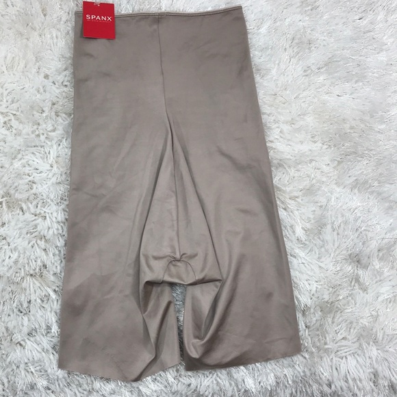 ✨SPECIAL✨SPANX High Waist Mid-Thigh Shorts - Picture 3 of 8